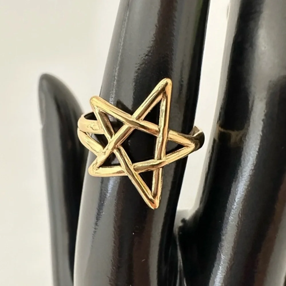 Gold Star‎ Ring